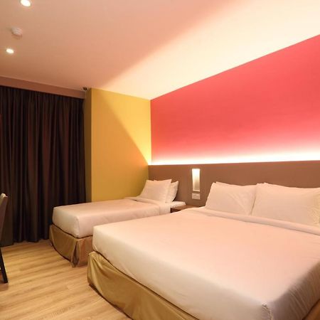 Capital O 9010 Yee Hotel Τζόχορ Μπάχρου Εξωτερικό φωτογραφία