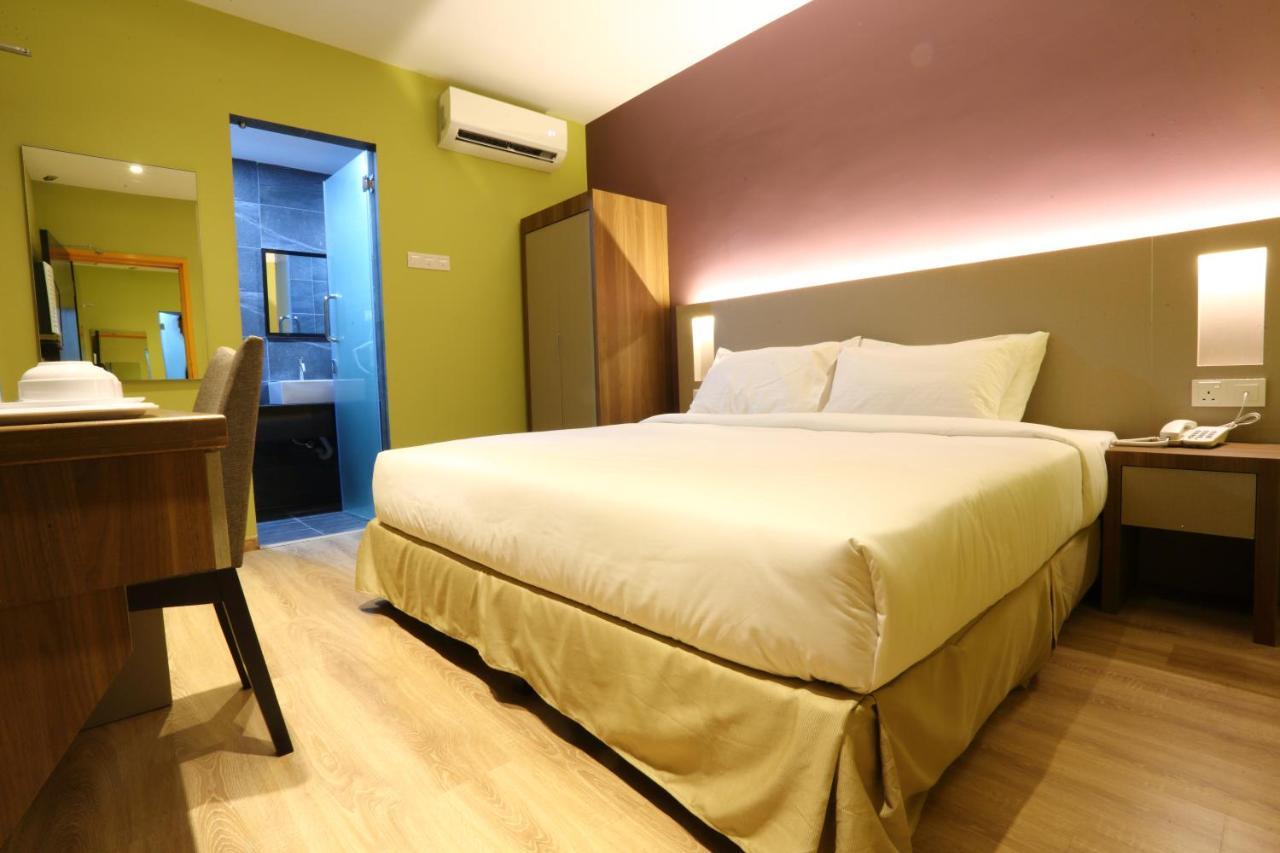 Capital O 9010 Yee Hotel Τζόχορ Μπάχρου Εξωτερικό φωτογραφία