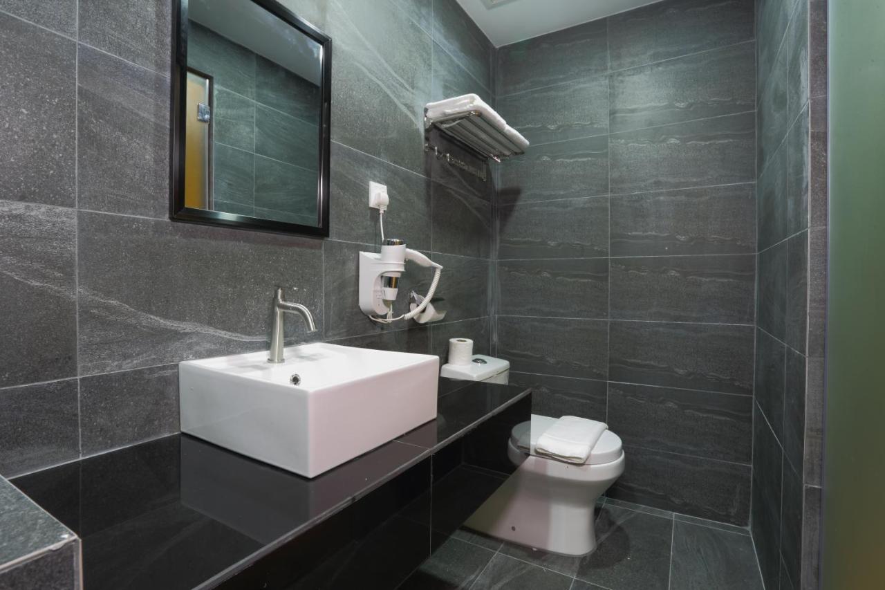 Capital O 9010 Yee Hotel Τζόχορ Μπάχρου Εξωτερικό φωτογραφία