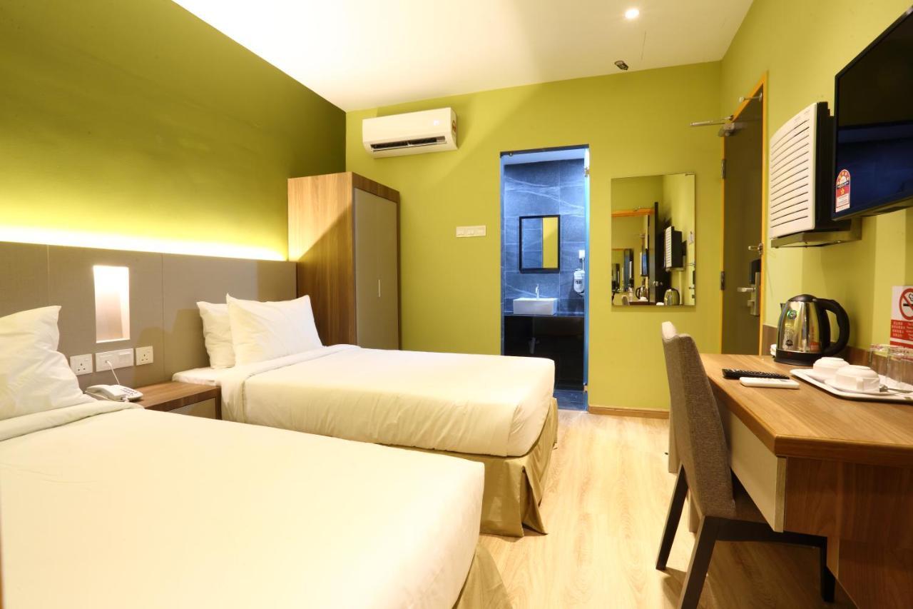Capital O 9010 Yee Hotel Τζόχορ Μπάχρου Εξωτερικό φωτογραφία