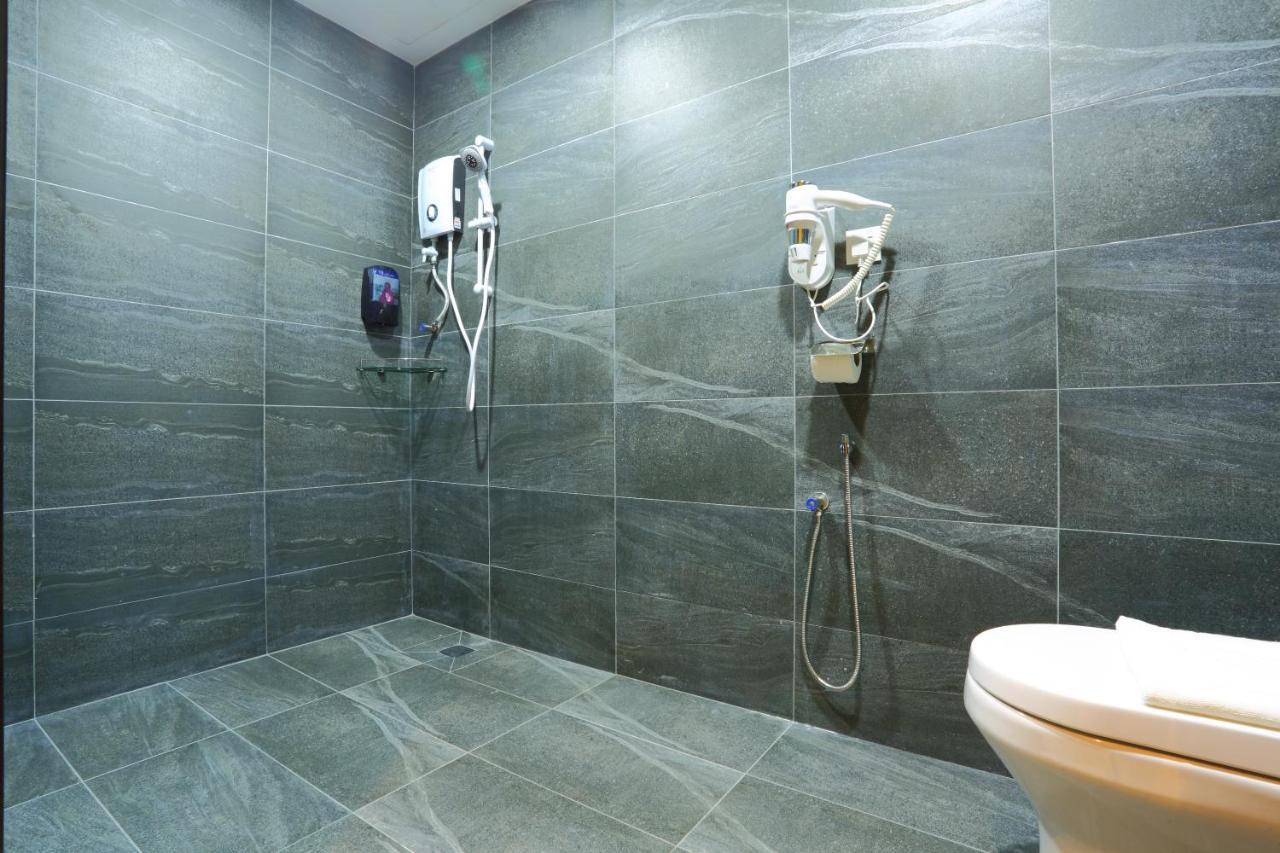 Capital O 9010 Yee Hotel Τζόχορ Μπάχρου Εξωτερικό φωτογραφία
